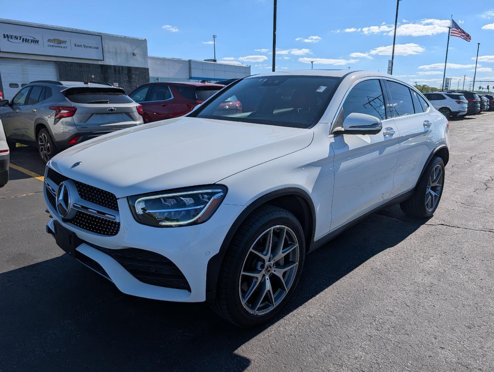 Used 2023  Mercedes-Benz GLC 300 image 4