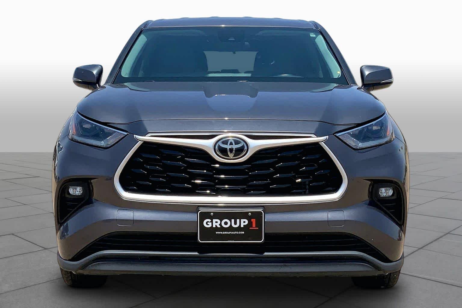Used 2021 Magnetic Gray Metallic Toyota LE image 4