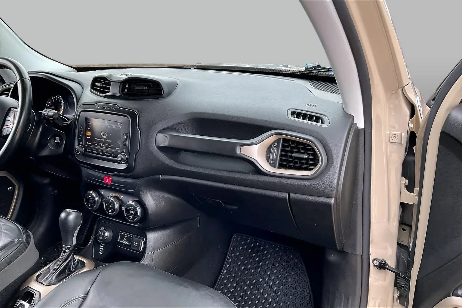 Used 2017 Mojave Sand Jeep Deserthawk image 18