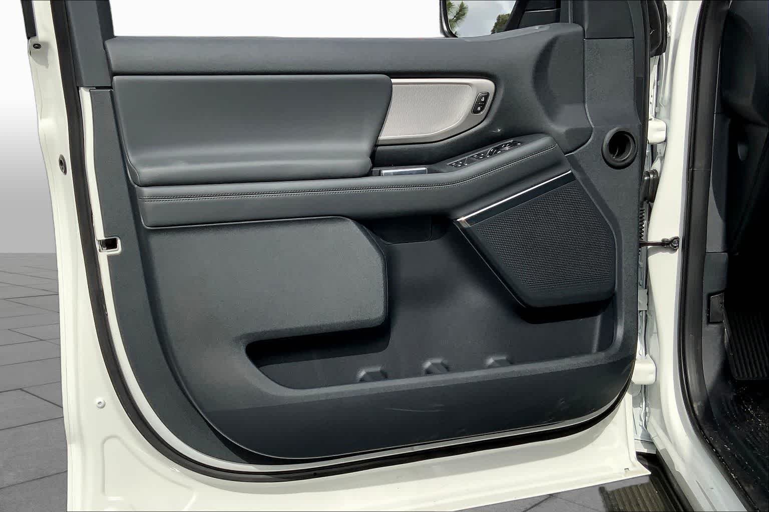 New 2026 Star White Metallic Tri-Coat Ford Active image 10