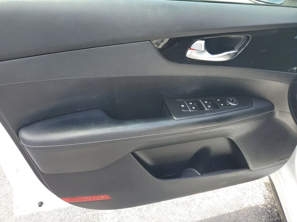 Used 2021 White Kia GT-Line image 19