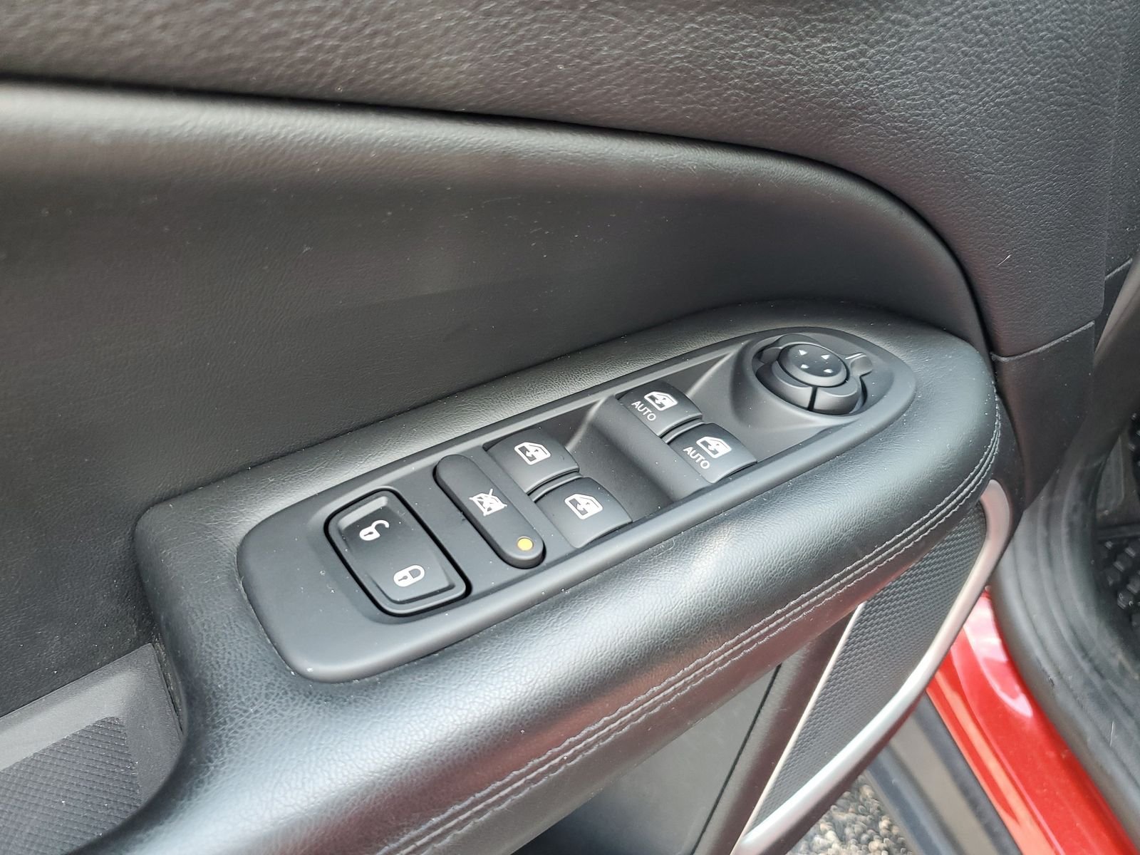 Certified Used 2018 Red Jeep Latitude image 20