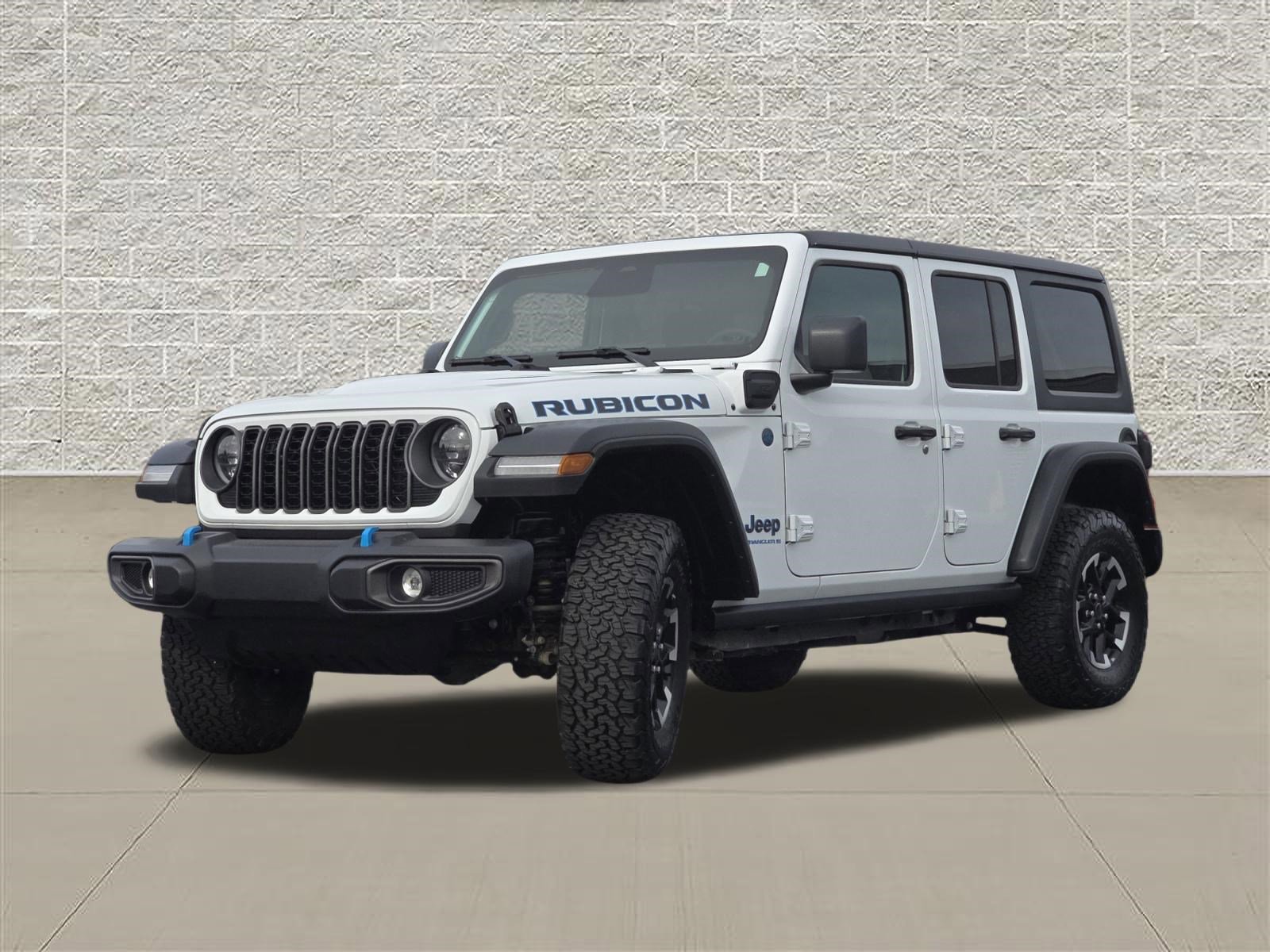 Used 2025 Bright White Clearcoat Jeep Rubicon image 3