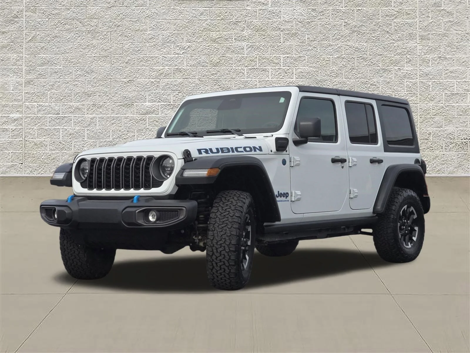 Used 2025 Bright White Clearcoat Jeep Rubicon image 3