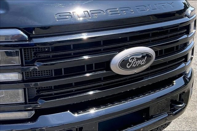 Used 2025 Black Metallic Ford Platinum image 31