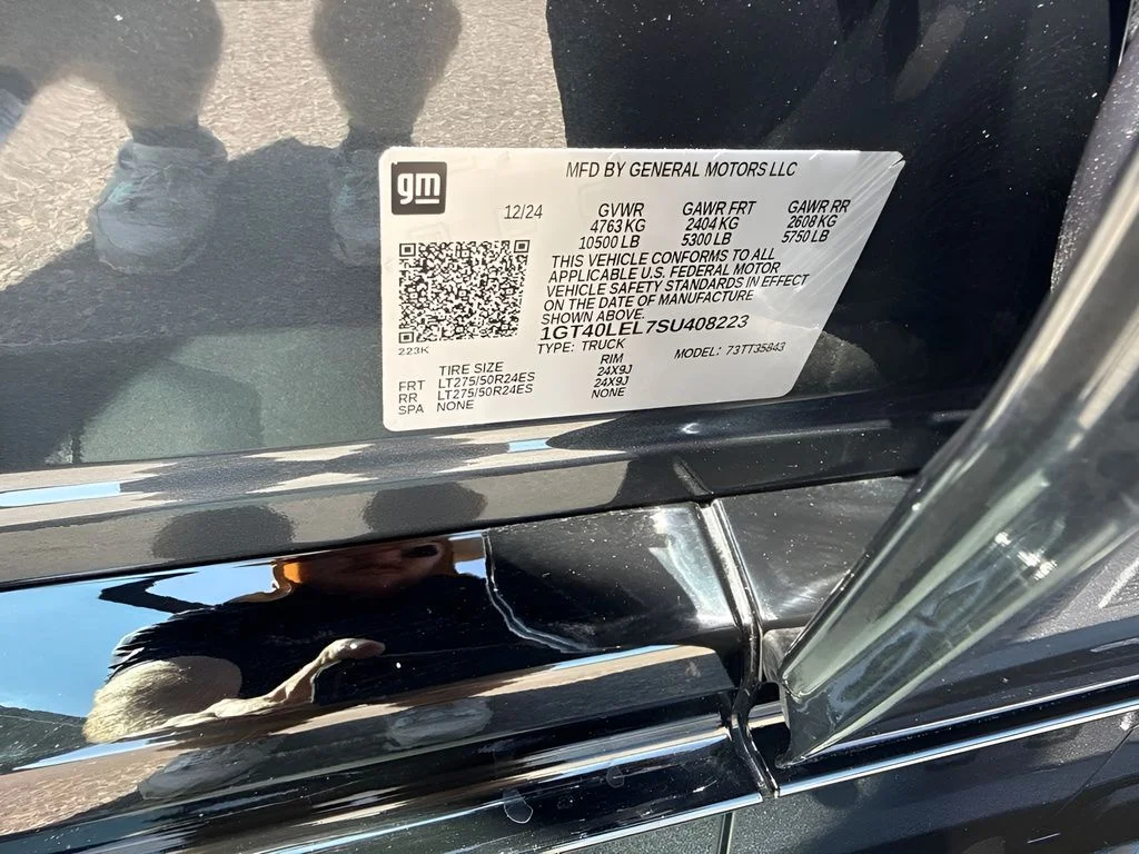 Used 2025 Blue GMC Denali image 36