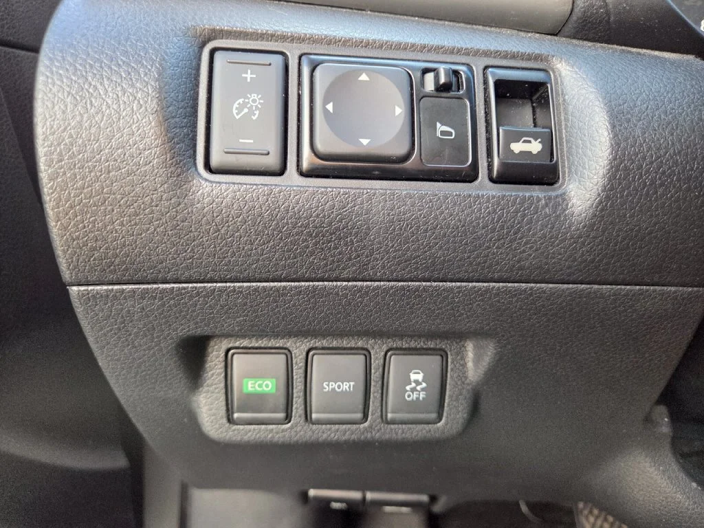Used 2017 Silver Nissan S image 11