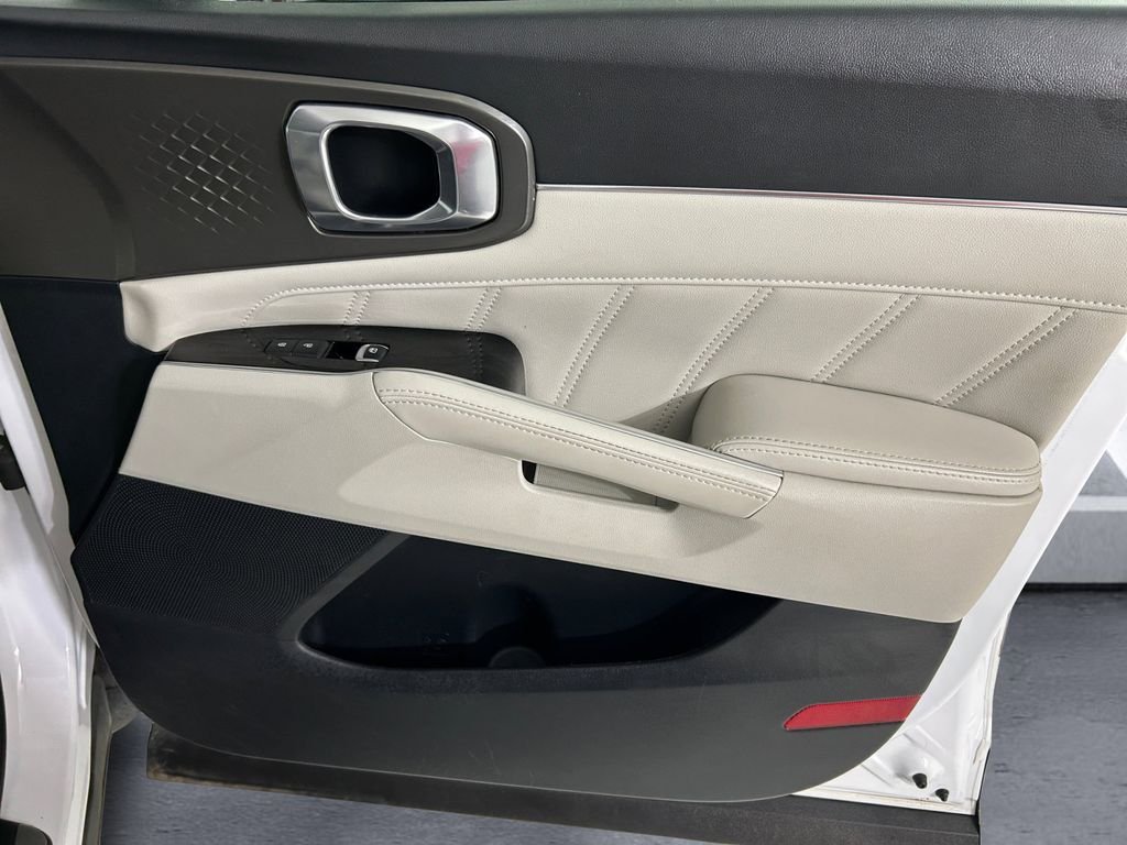 Used 2023 White Kia SX image 15