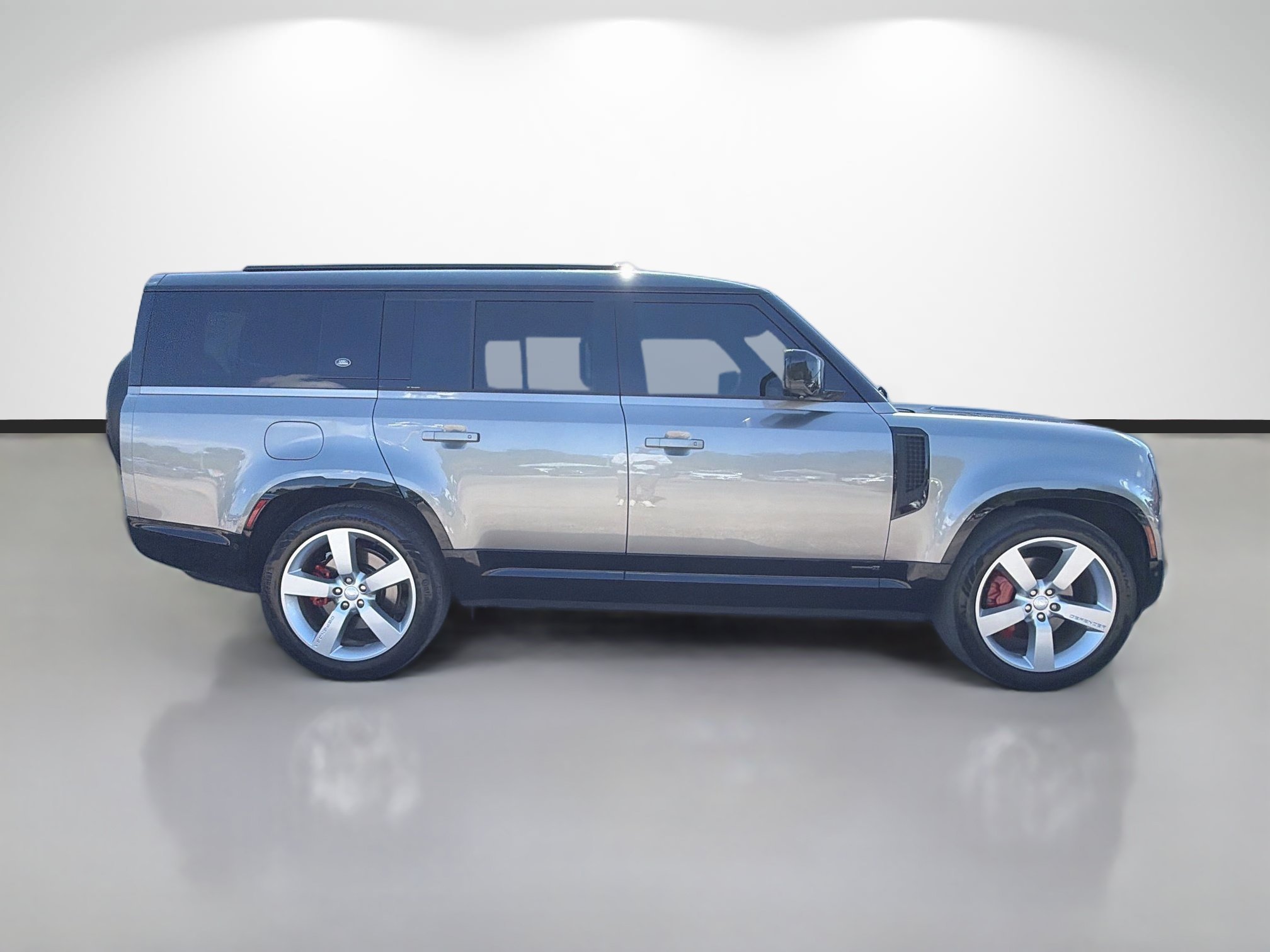 Used 2023 Silicon Silver Premium Metallic Land Rover X image 6
