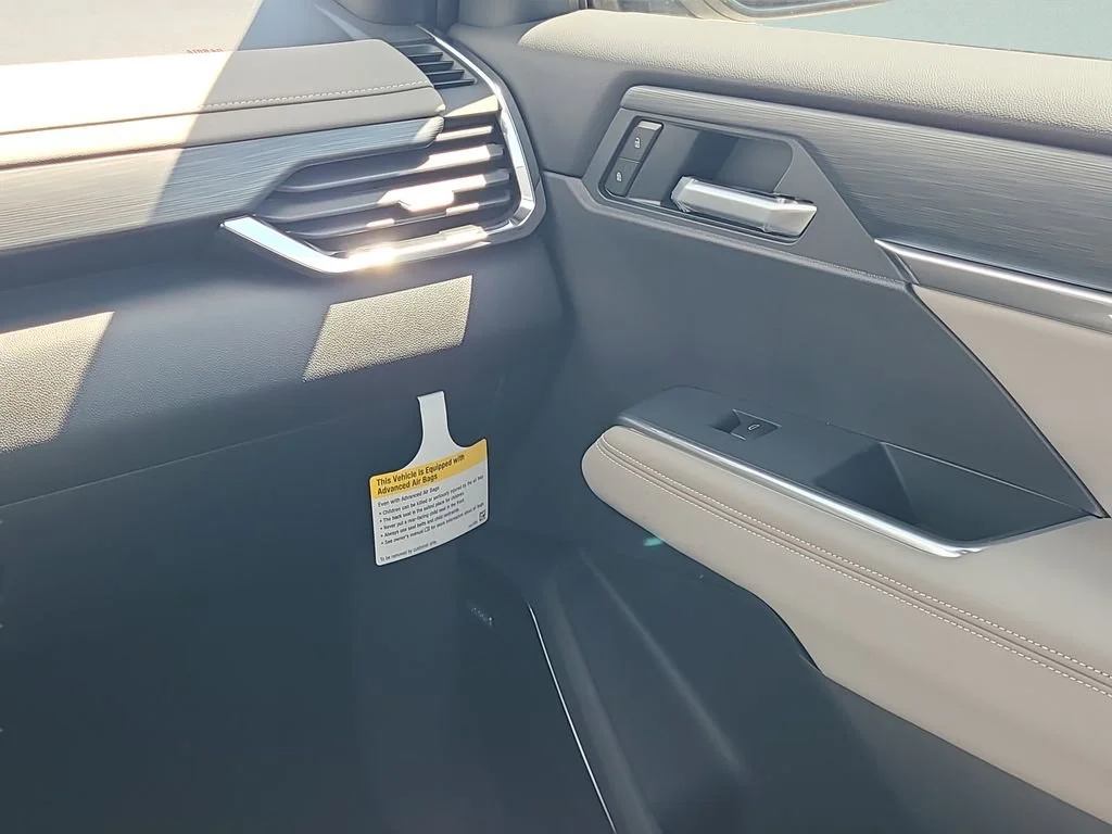 New 2026 Sterling Metallic GMC Elevation image 12