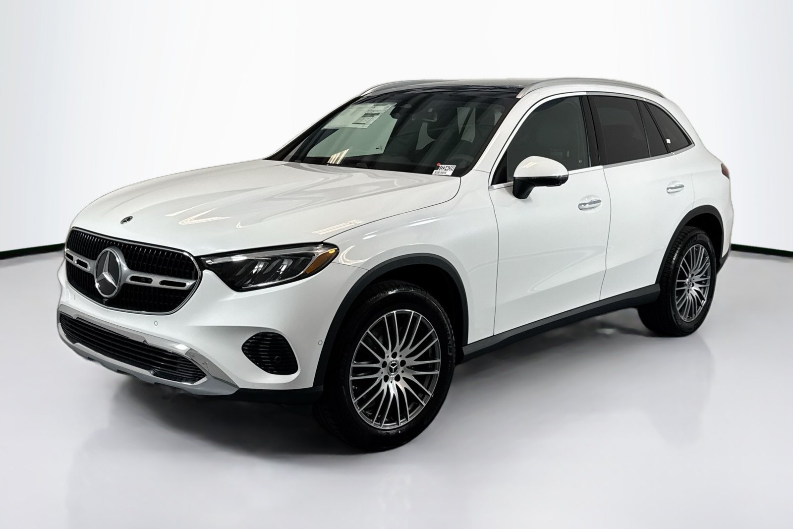 New 2026 MANUFAKTUR Moonlight White Metallic Mercedes-Benz GLC 300 image 1