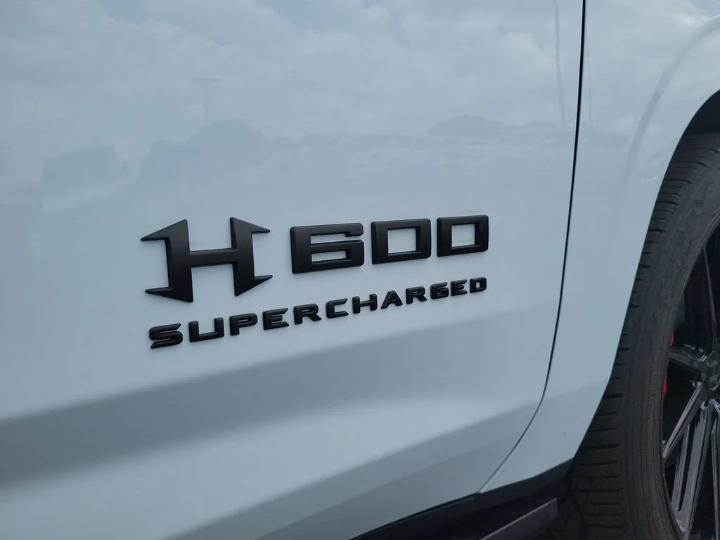 New 2026 Polar White Tricoat Chevrolet Premier image 32