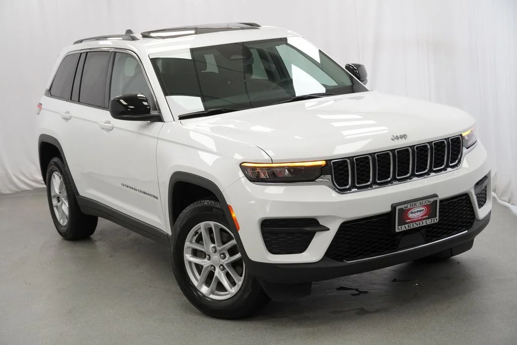 Certified Used 2023 White/off-white Jeep Laredo image 9