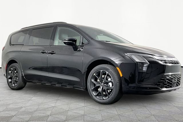 New 2027 Diamond Black Crystal Pearl-Coat Exterior Paint Chrysler Limited image 3