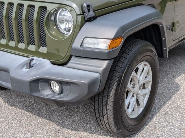 Used 2023 Green Jeep Sport S image 9