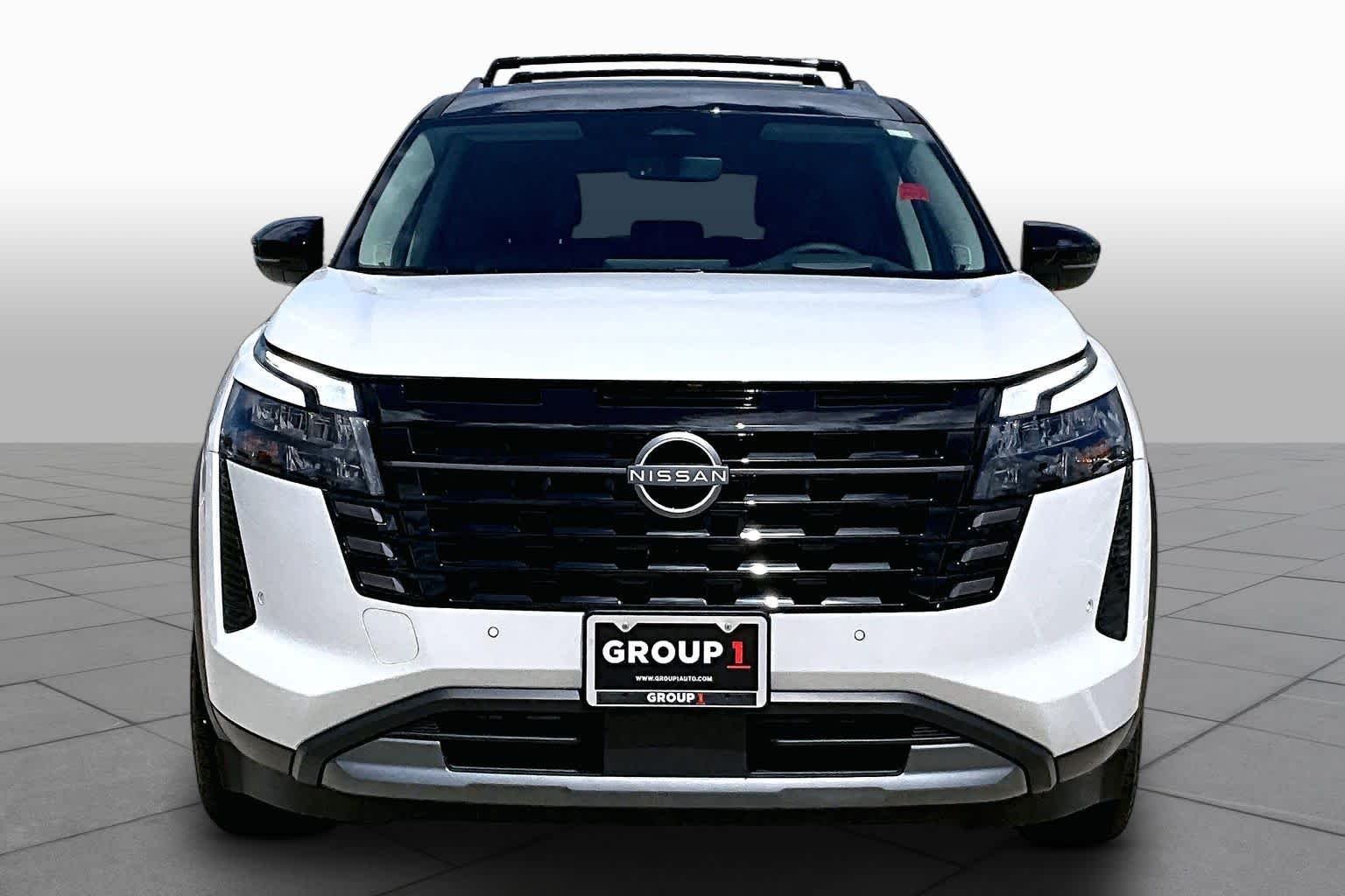 Used 2026 Everest White Pearl Tricoat/Super Black Nissan Platinum image 4