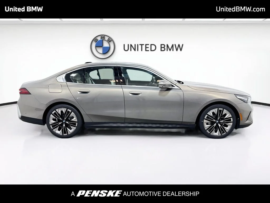 New 2027 Oxide Grey Metallic BMW 530i image 4
