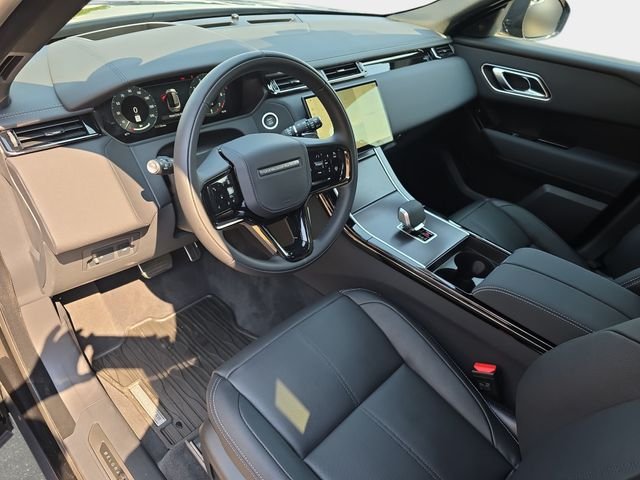 New 2026 Santorini Black Land Rover Belgravia Edition image 13