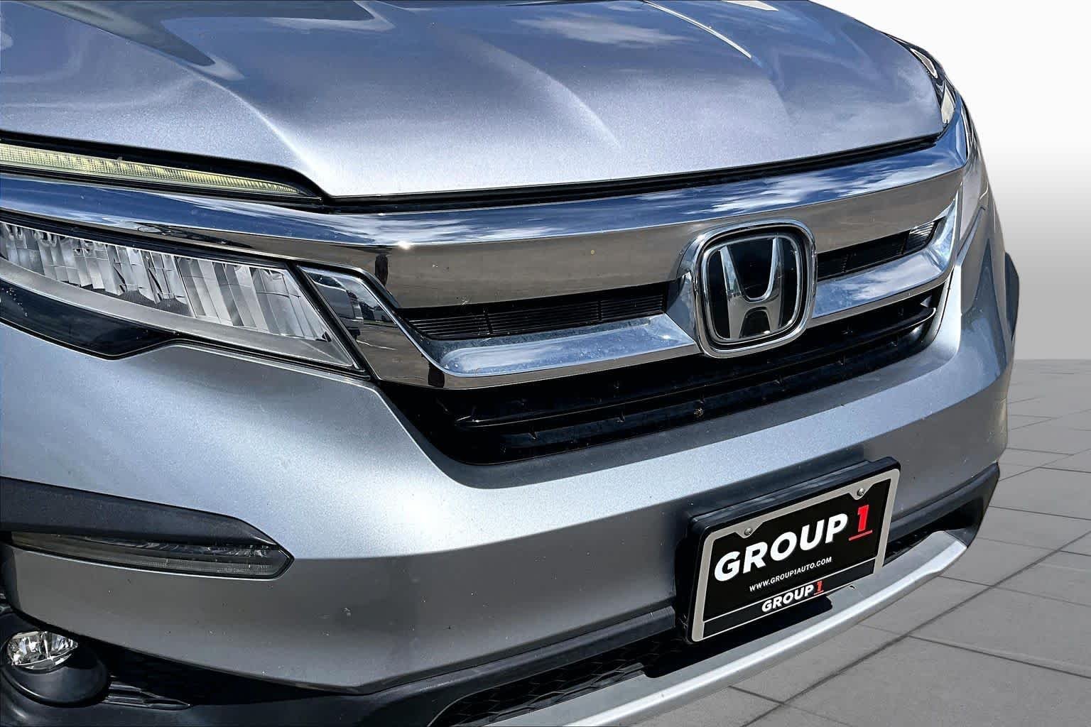 Used 2019 Lunar Silver Metallic Honda Touring 8-Passenger image 28