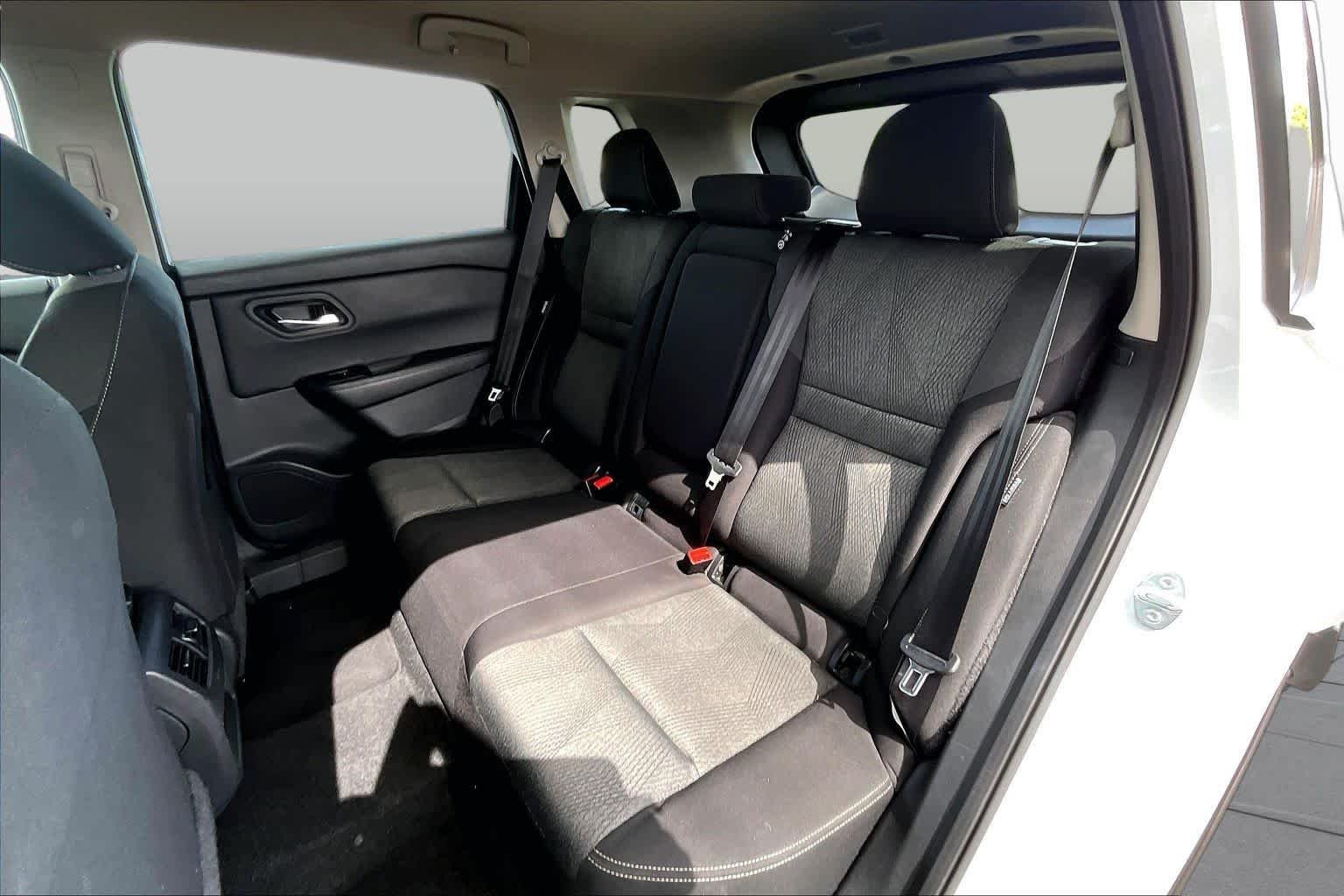 Certified Used 2025 Everest White Pearl Nissan SV image 19