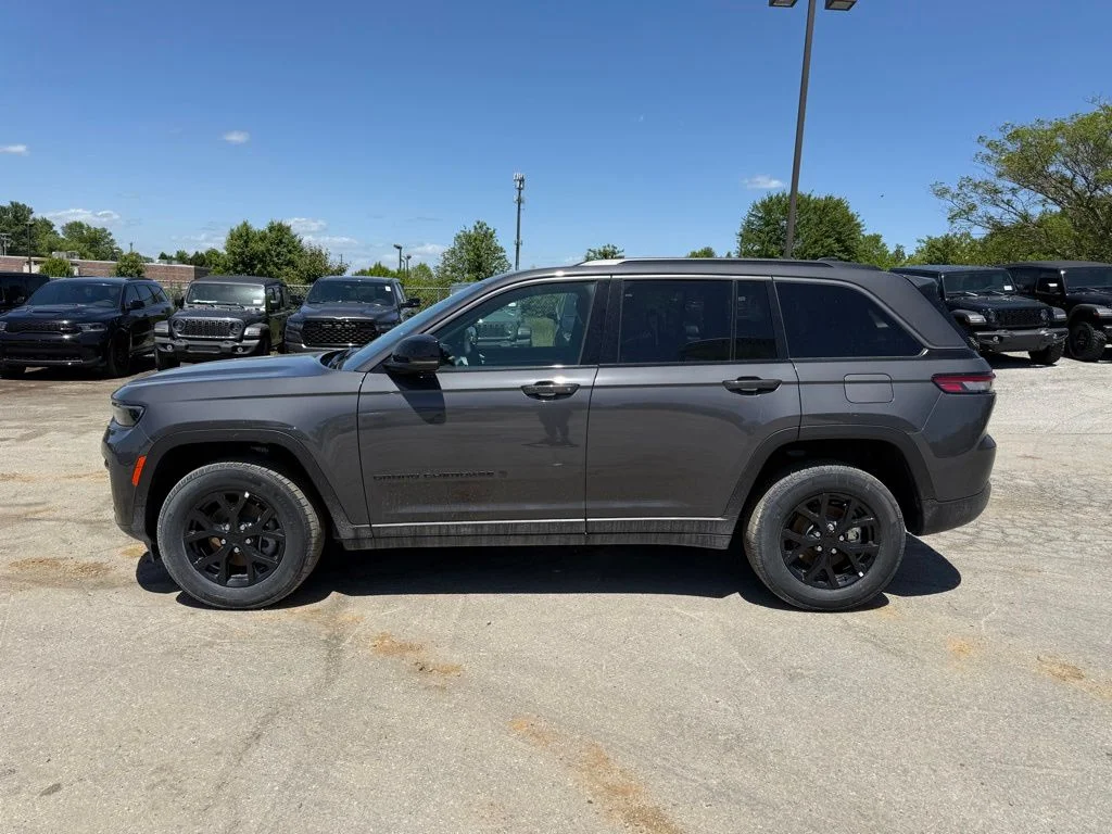 New 2026 Baltic Gray Metallic Clear-Coat Exterior Paint Jeep Altitude image 9
