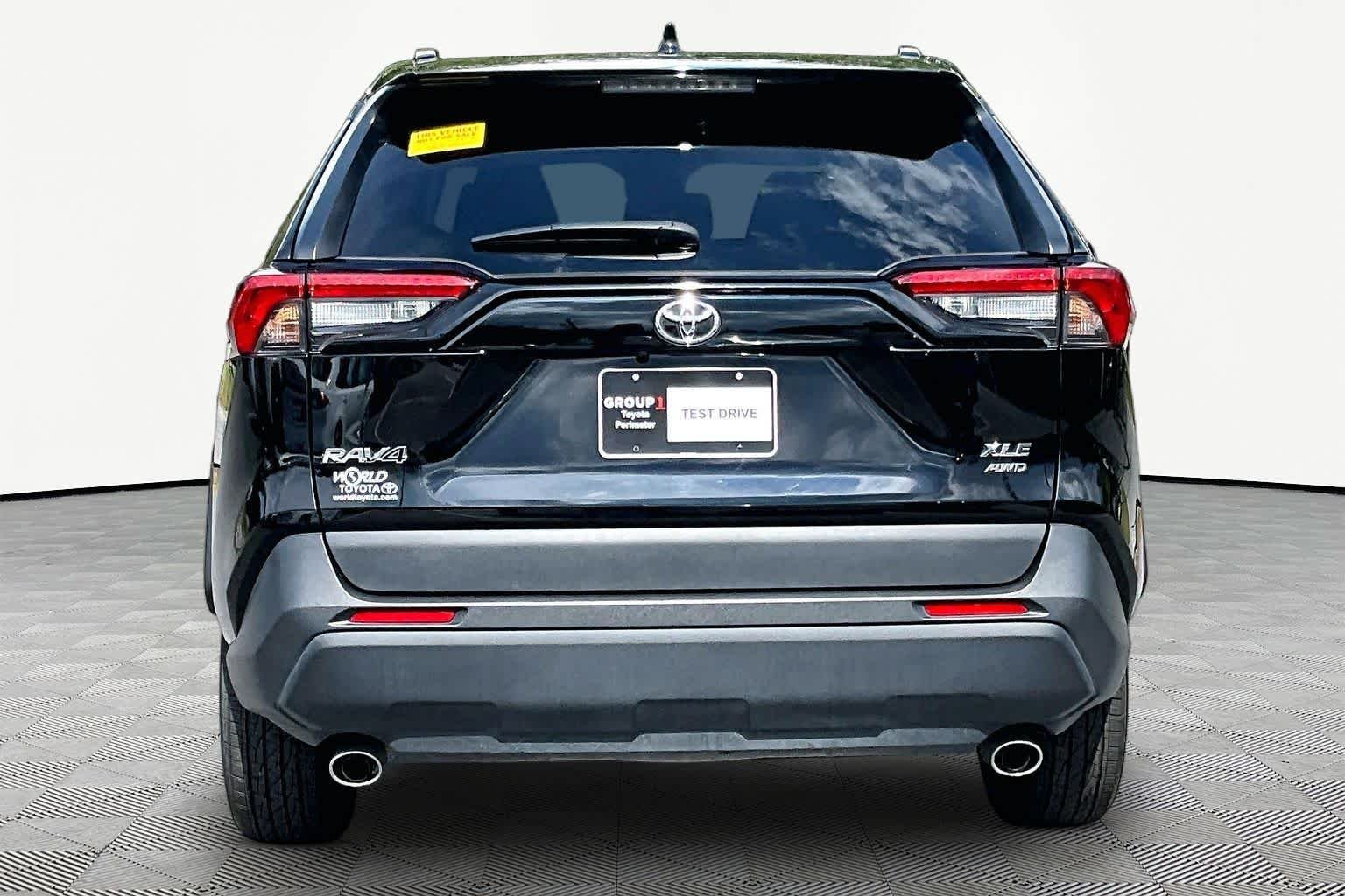Used 2025 Midnight Black Metallic Toyota XLE image 5