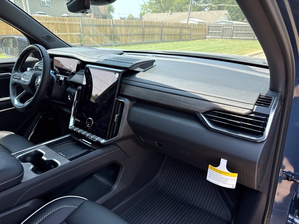 2026 GMC Acadia Denali - Photo 24