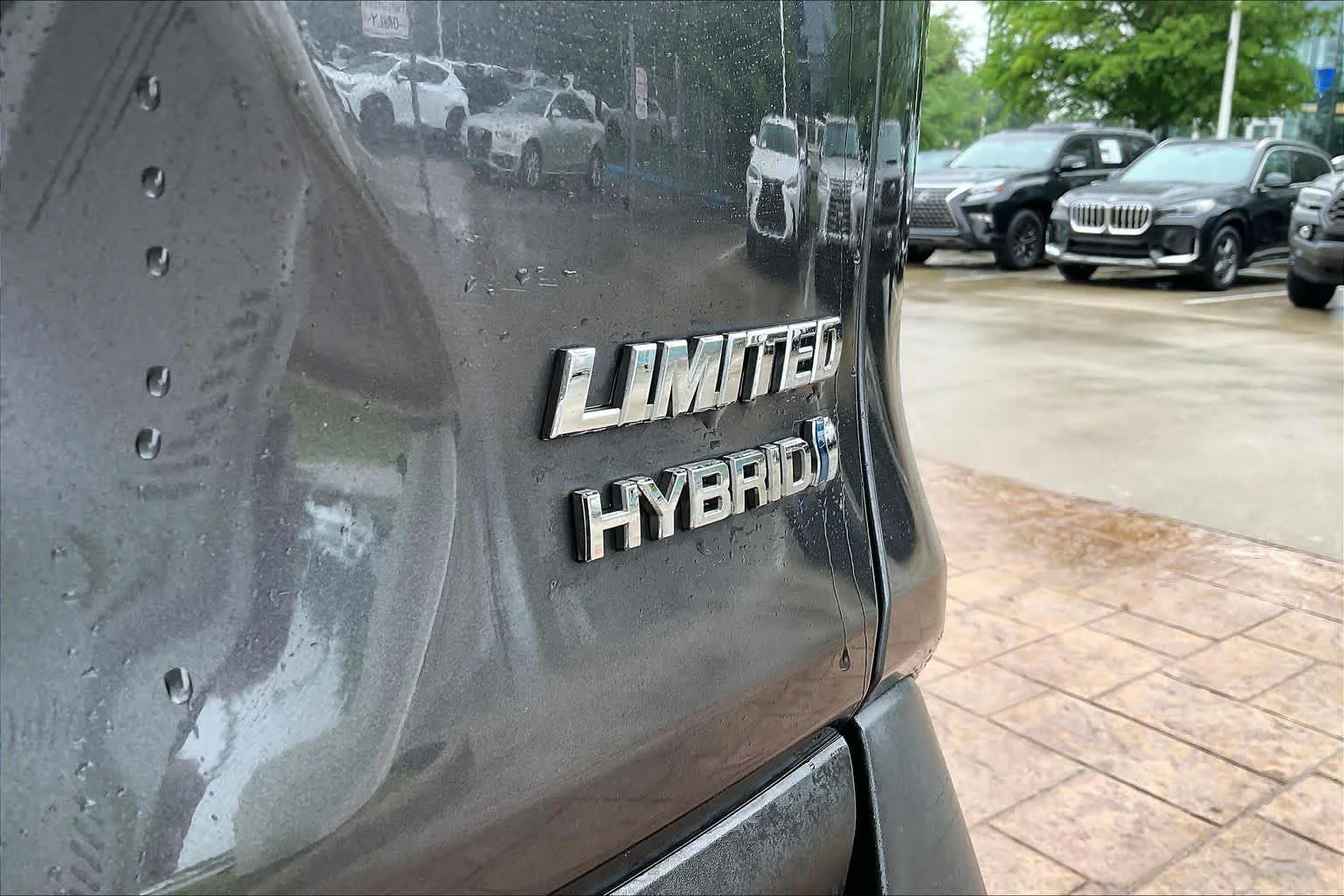 Used 2020 Magnetic Gray Metallic Toyota Hybrid Limited image 9
