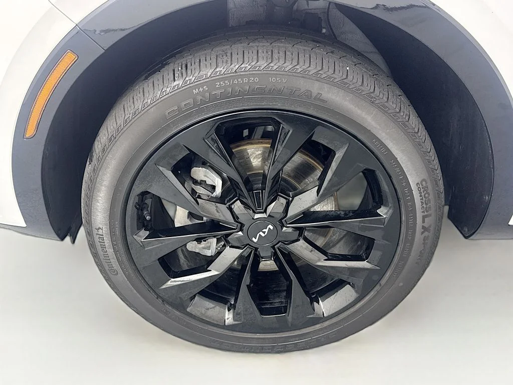Used 2023 White Kia SX image 30