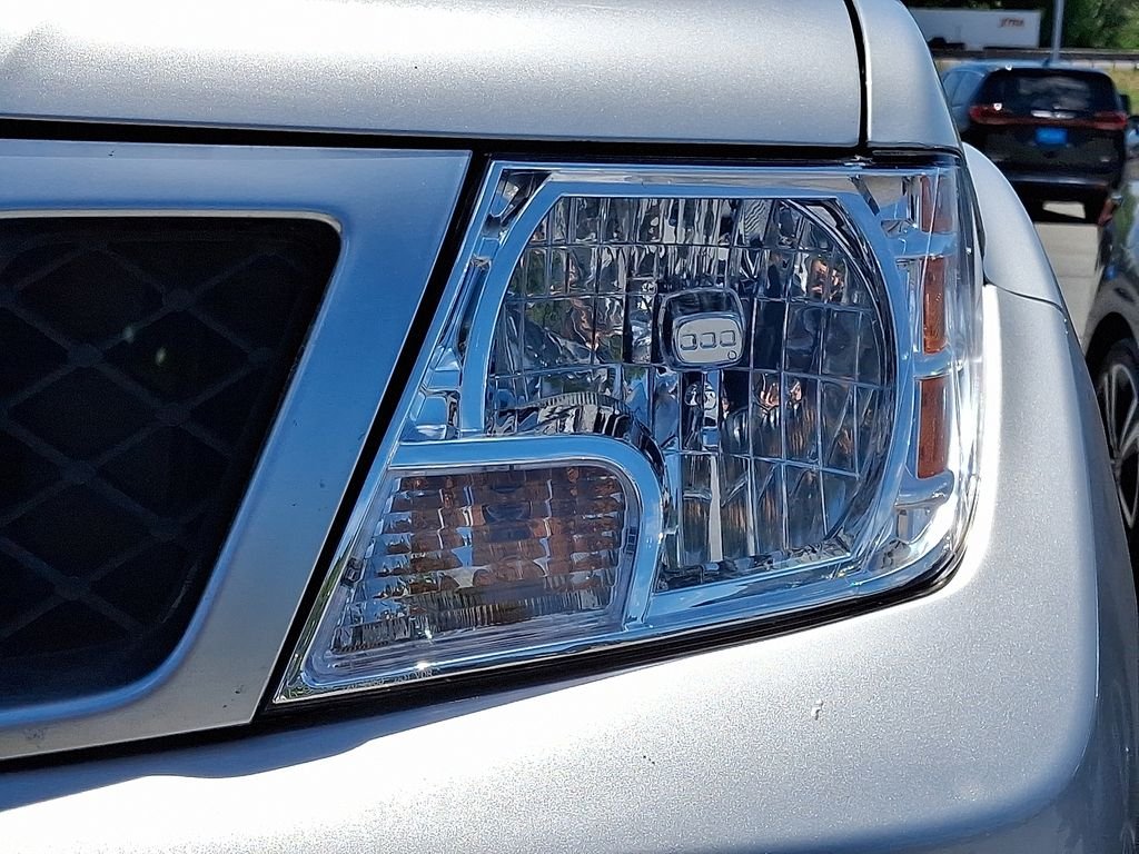 Used 2019 Silver Nissan PRO-4X image 9