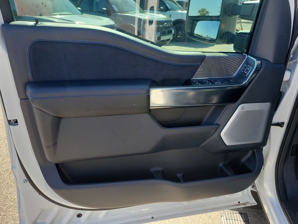2025 Ford F-350 Super Duty Platinum - Photo 15