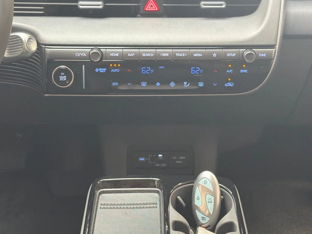 New 2027 Lucid Blue Hyundai SE image 17