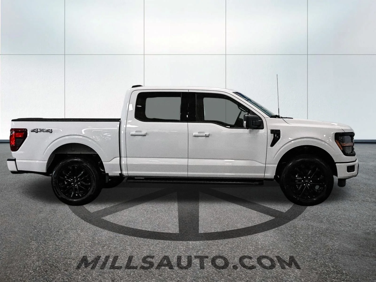 New 2026 Oxford White Ford XLT image 9