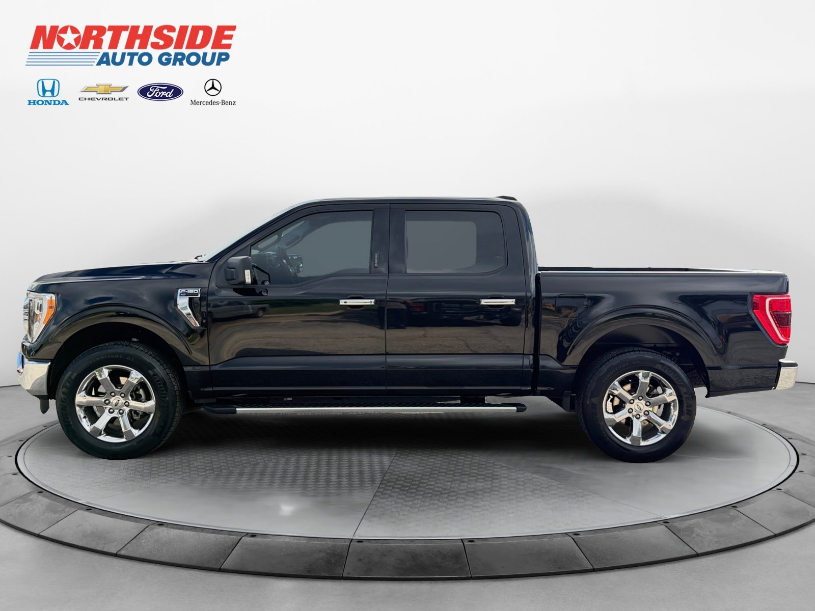 Used 2023 Agate Black Metallic Ford XLT image 4