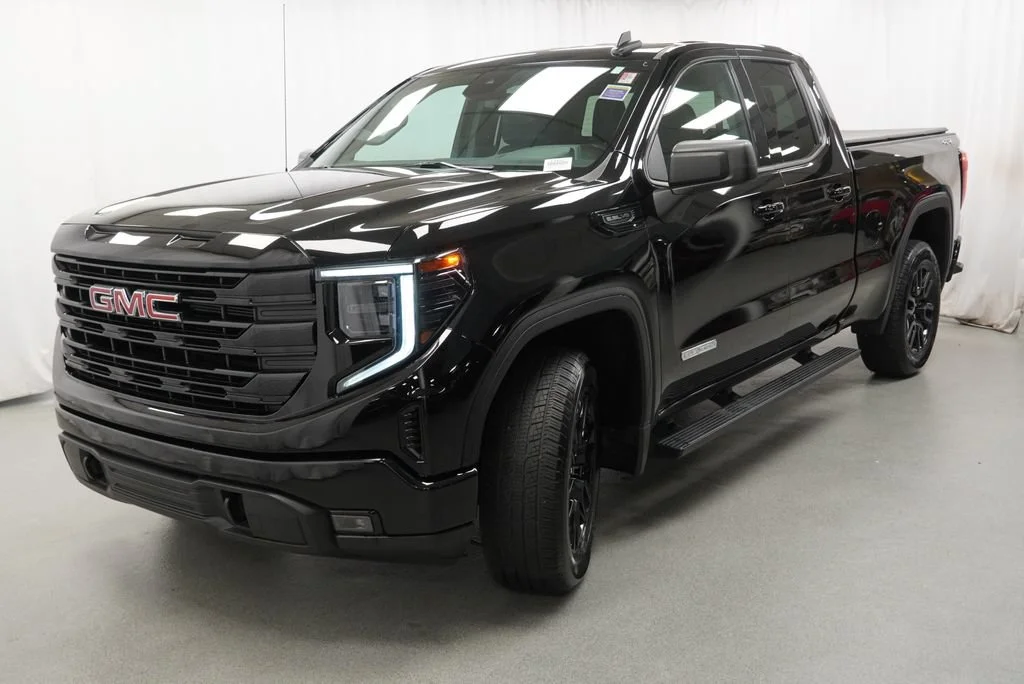 Used 2023 Onyx Black GMC Elevation image 4