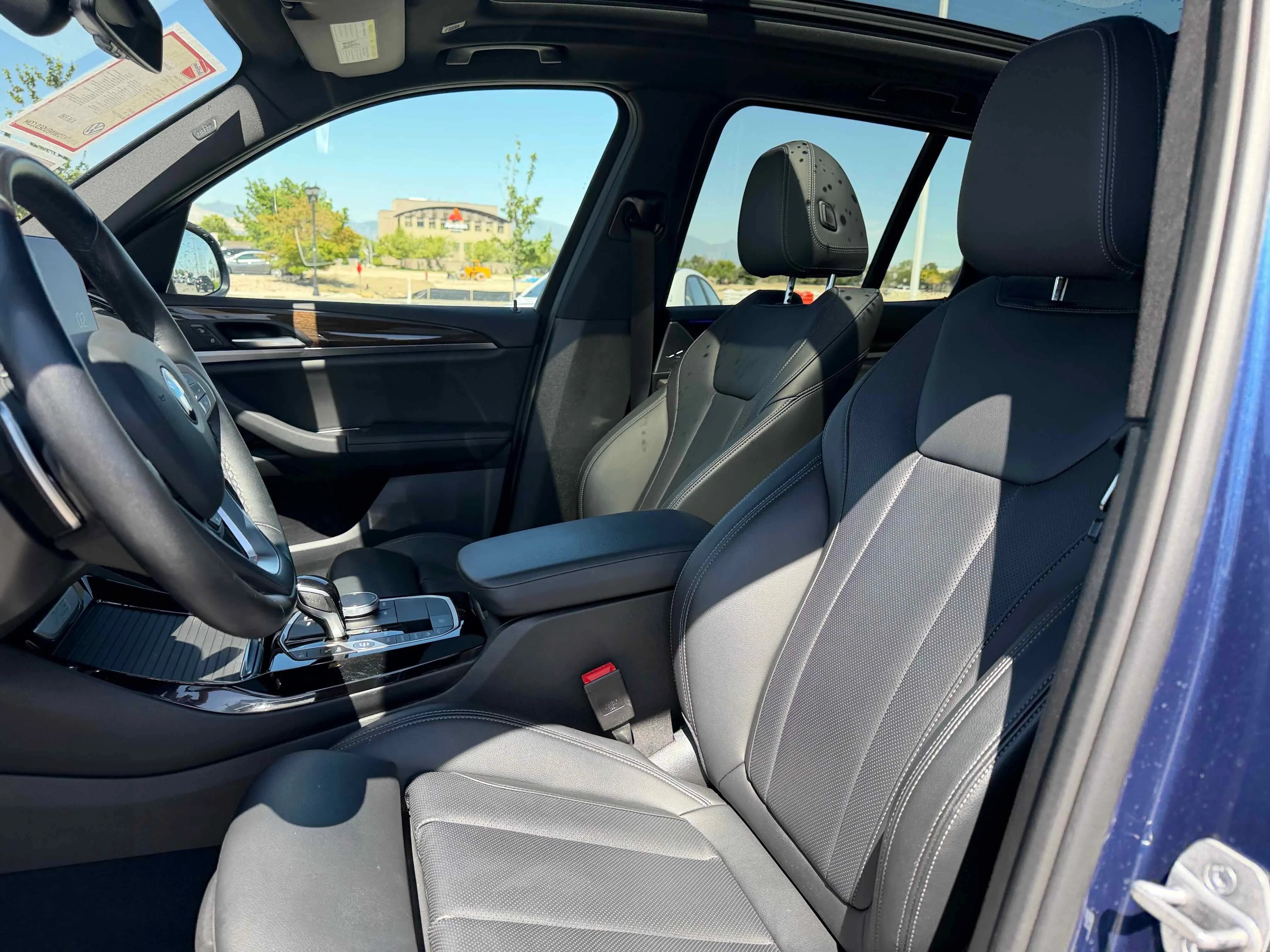 Used 2023 Phytonic Blue Metallic BMW xDrive30i image 4