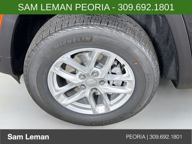 New 2026 Diamond Black Crystal Pearlcoat Jeep Laredo X image 29