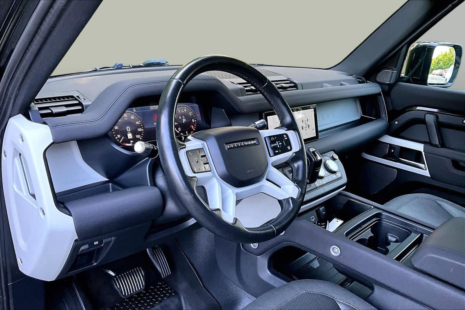 Used 2021 Santorini Black Metallic Land Rover S image 17