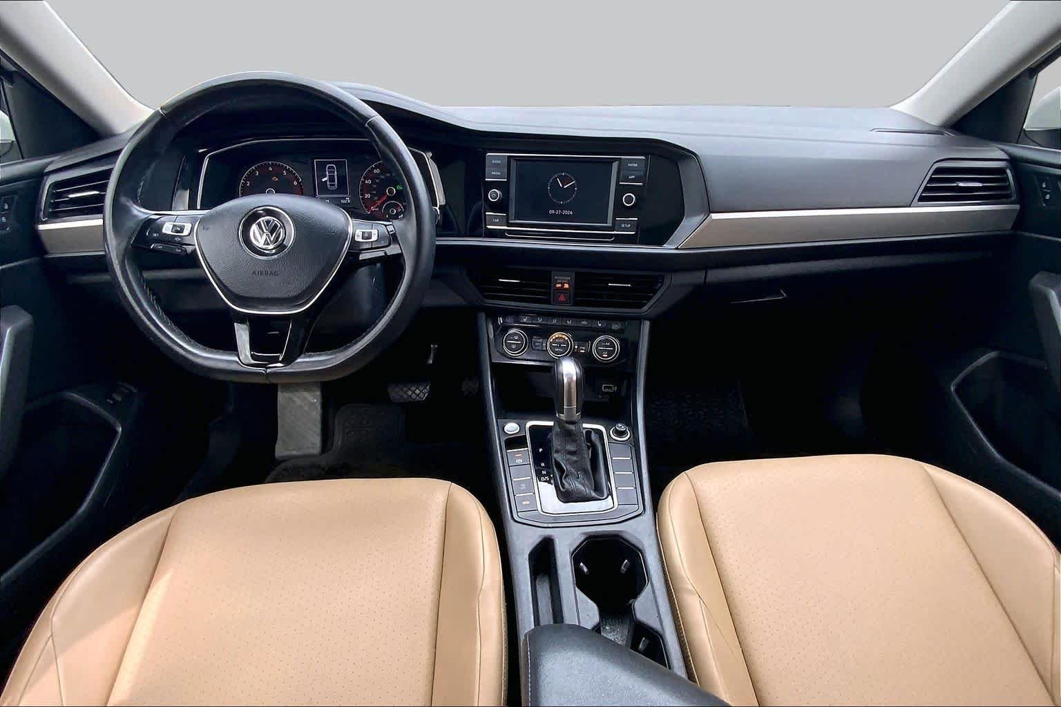 Used 2019 Pure White Volkswagen SE image 12