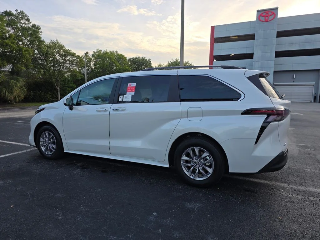 New 2026 Wind Chill Pearl <sup>1</sup> Toyota  XLE image 9