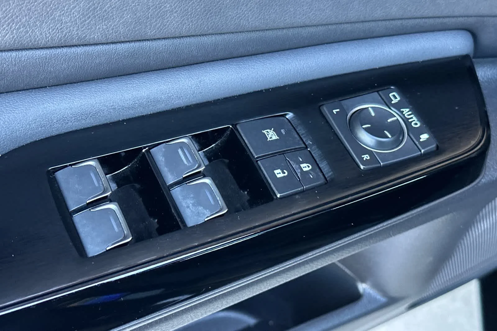 Certified Used 2023 CAVIAR Lexus F SPORT Handling image 13