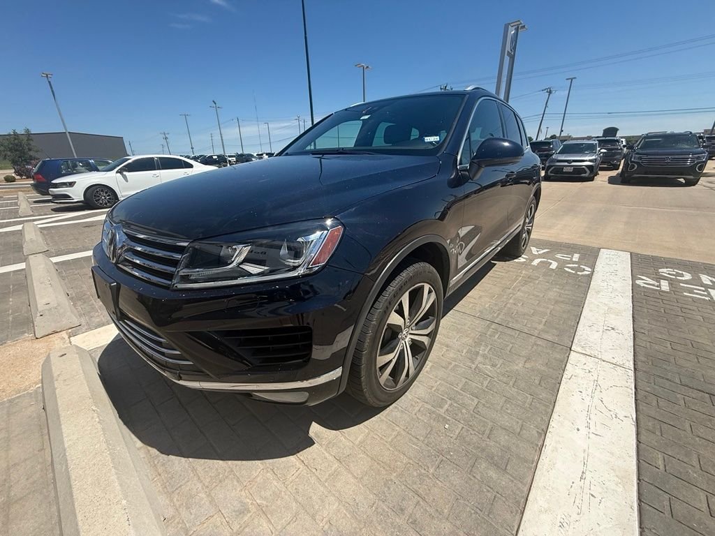 Used 2017 Moonlight Blue Volkswagen V6 image 1