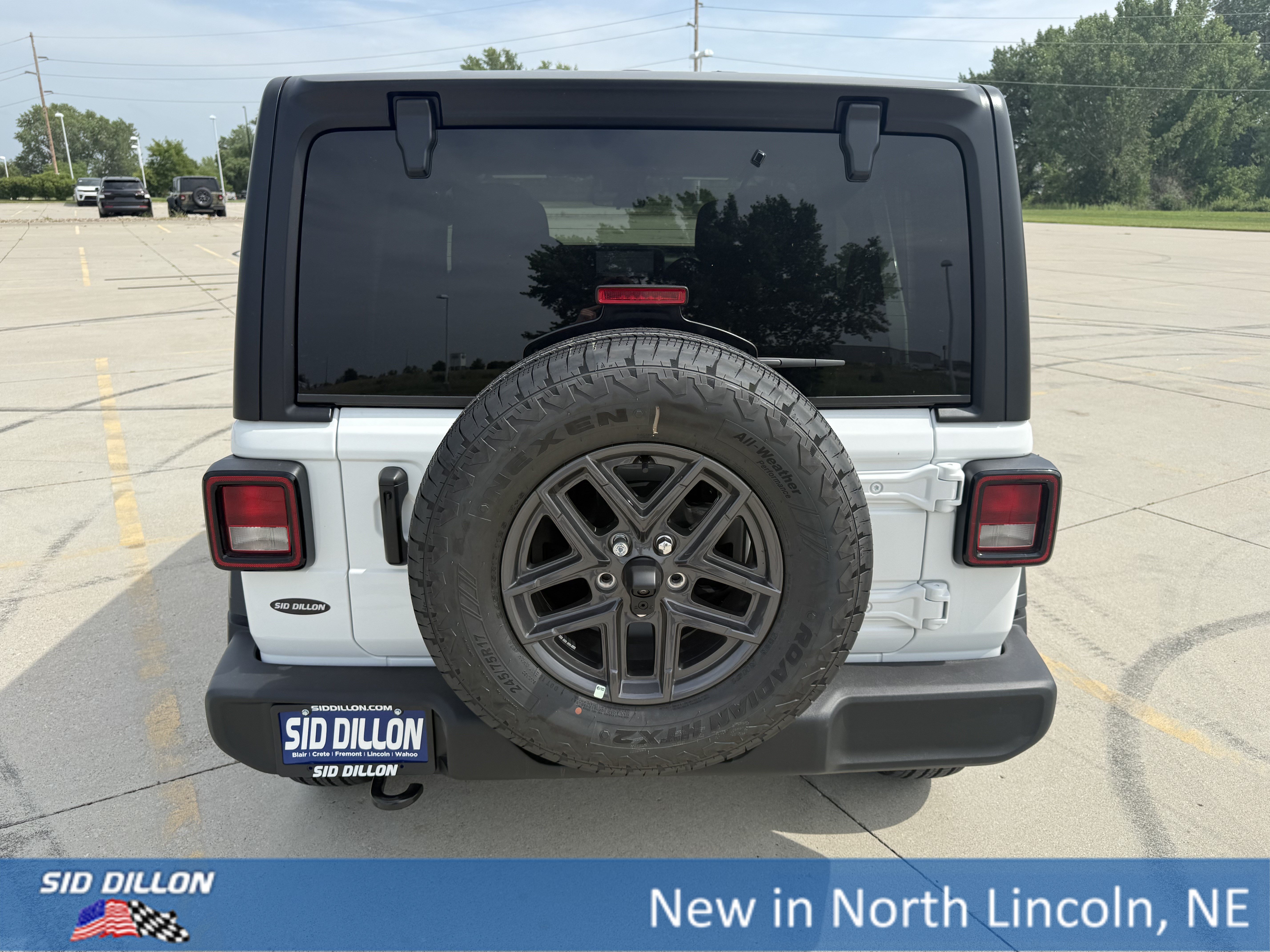 New 2026 Bright White Clear-Coat Exterior Paint Jeep Sport S image 3