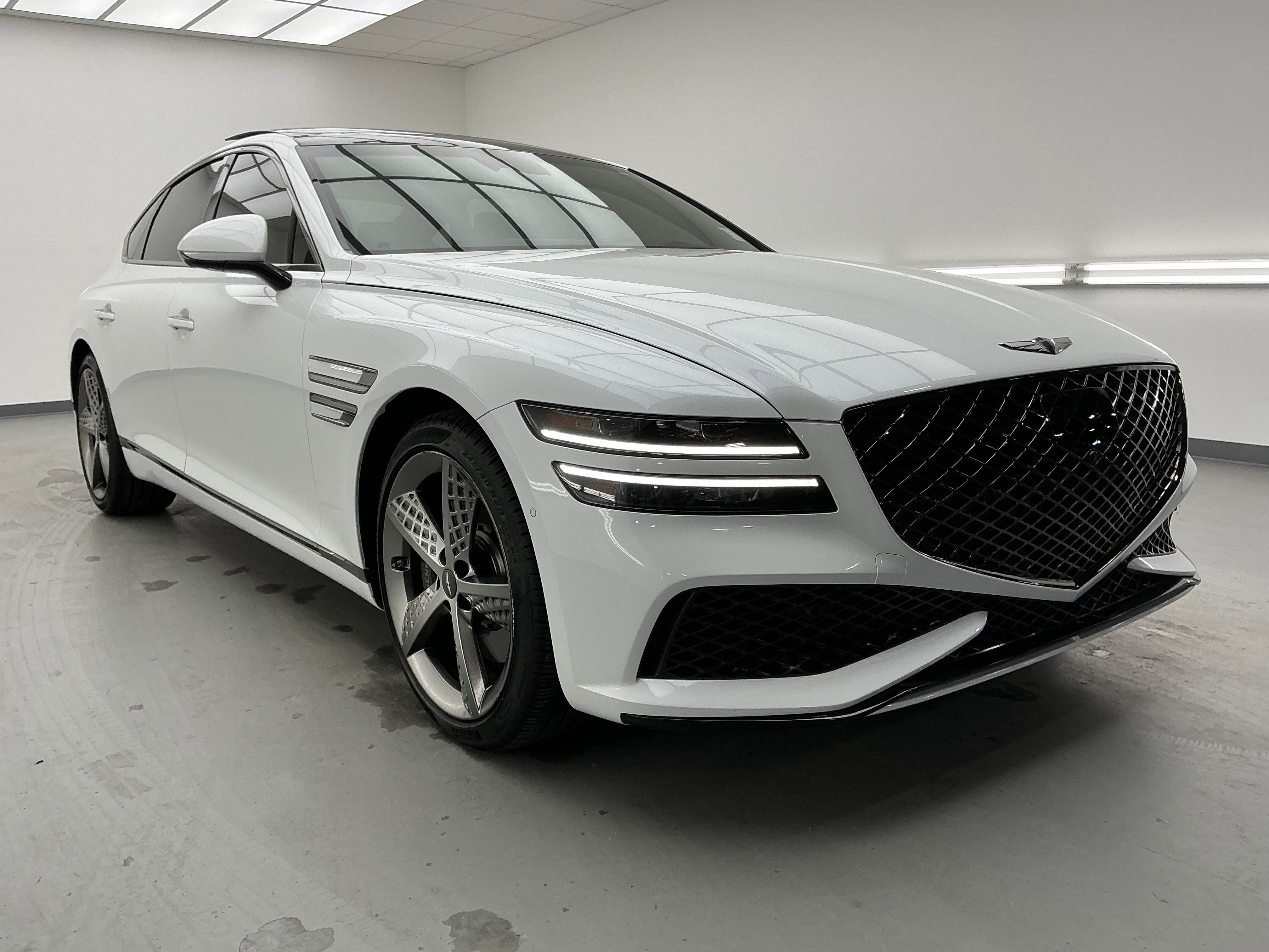 Certified Used 2024 Uyuni White Genesis 3.5T Sport image 3