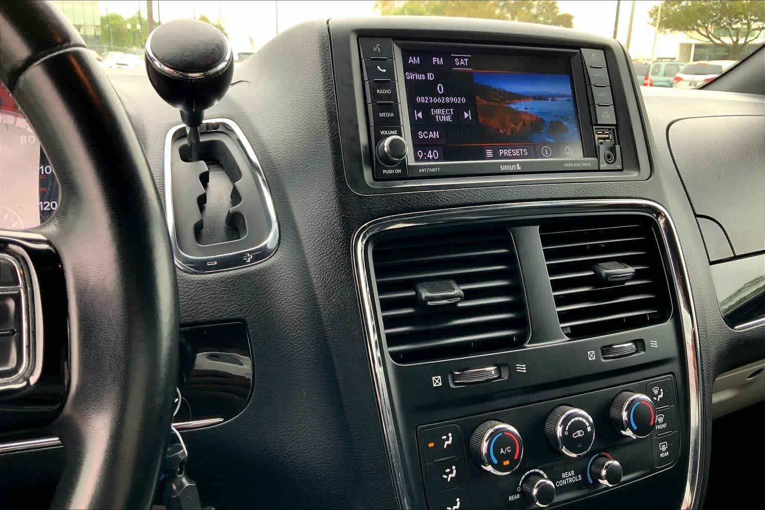 2020 Dodge Grand Caravan SXT - Photo 6