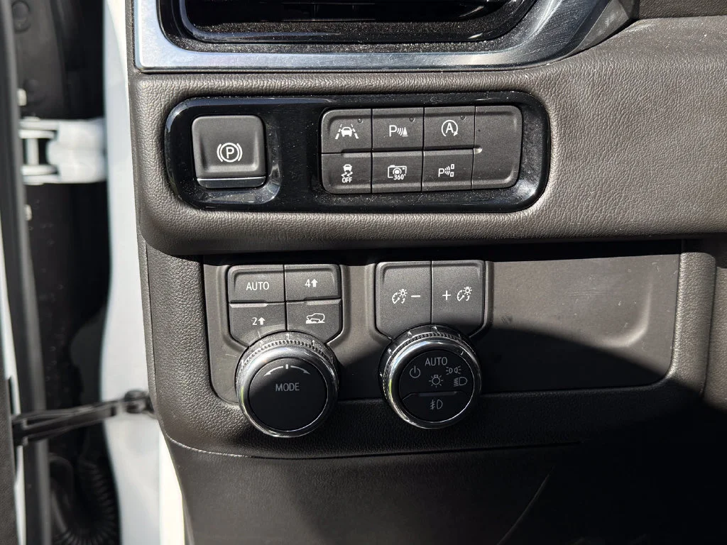Used 2025 Summit White GMC Denali image 27