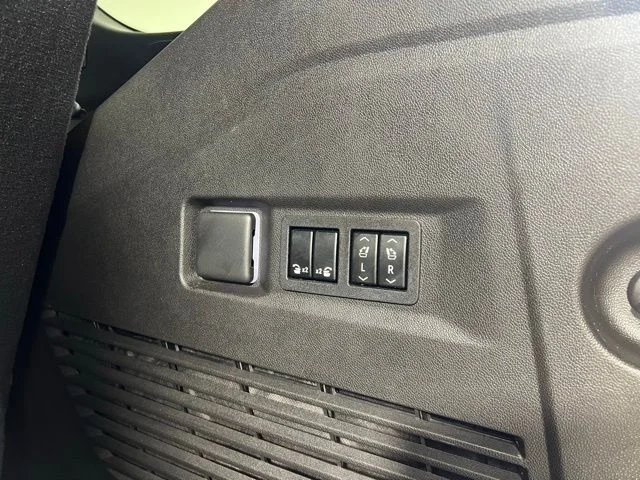 Used 2021 Black Chevrolet Premier image 38