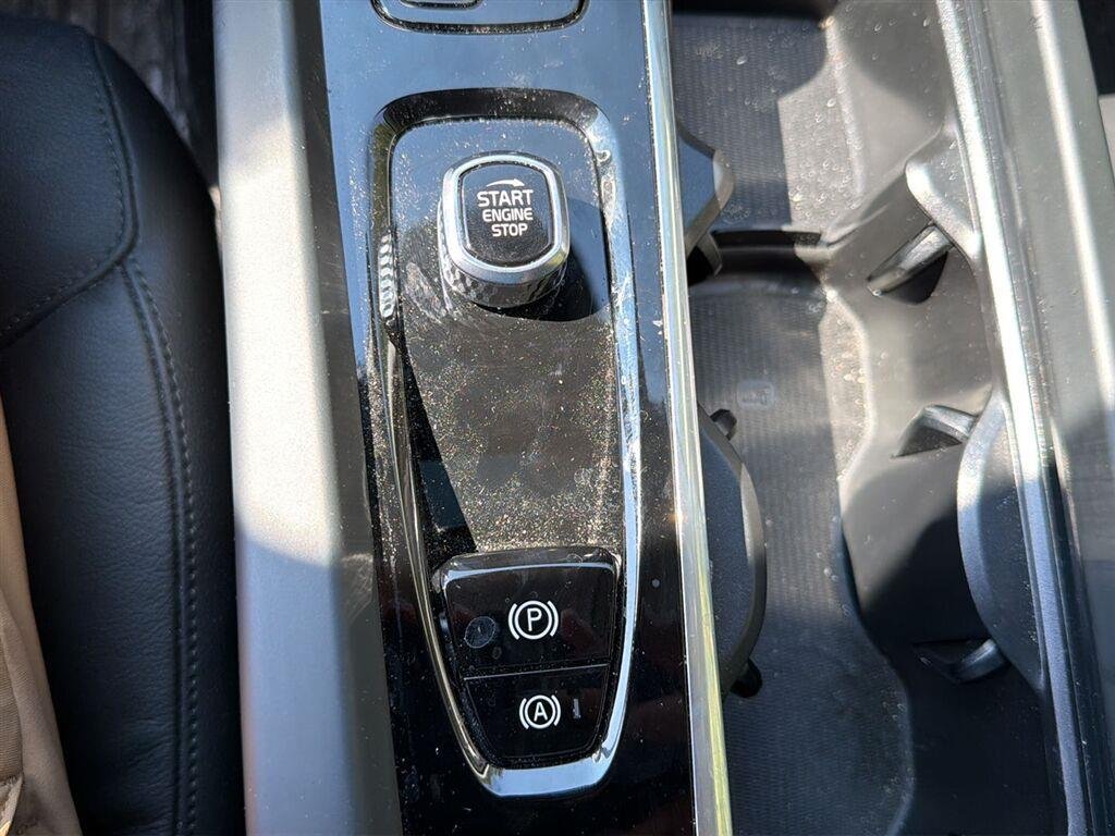 Used 2025 Crystal White Metallic Volvo Core image 18