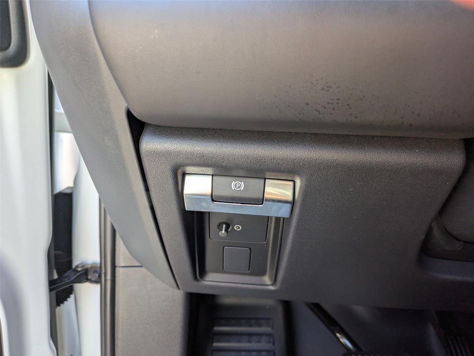 Used 2025 Fuji White Land Rover S image 16