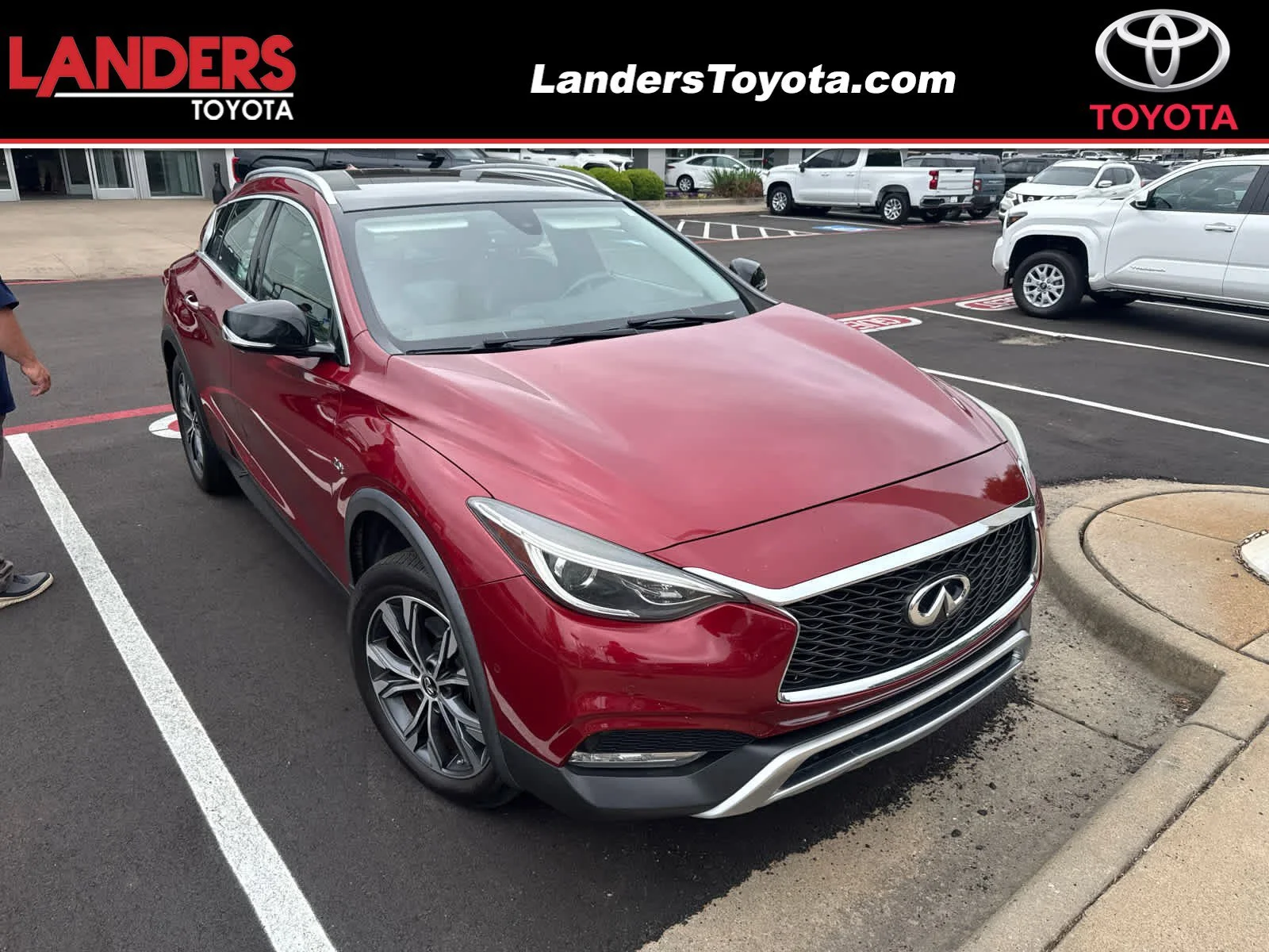 2017 INFINITI QX30 Premium AWD's photo